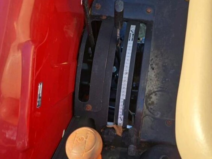 case-ih-farmall-70a-image-14