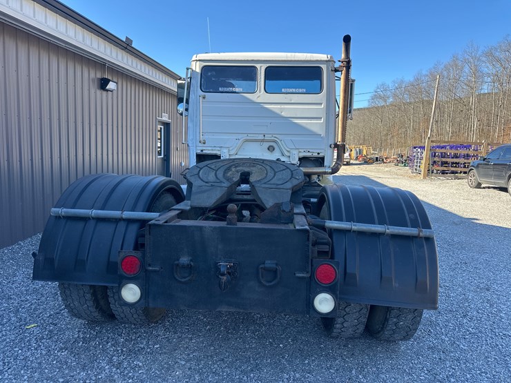 1994-freightliner-fl106-image-4