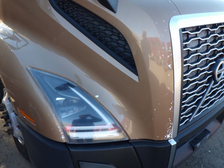 2022-volvo-vnl-760-image-5