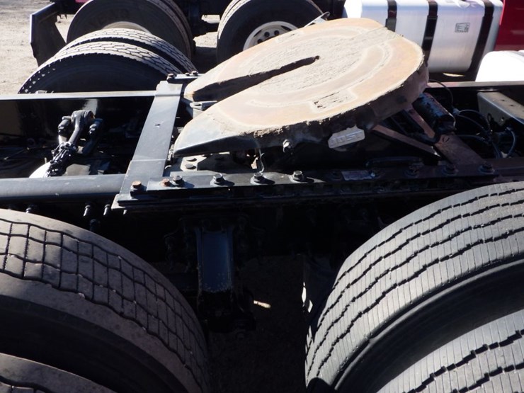 2021-volvo-vnl-300-image-9