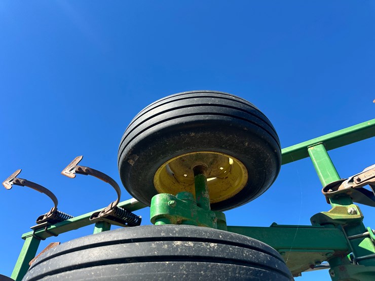 john-deere-27-image-12