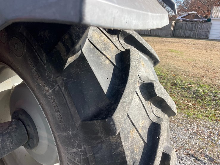 2018-massey-ferguson-4710-image-11