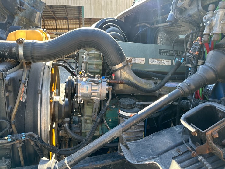 1998-volvo-vn-image-41