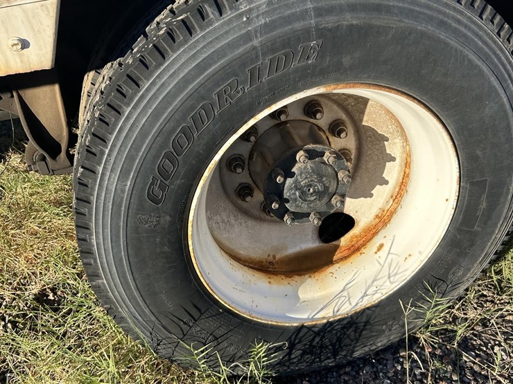 2007-freightliner-business-class-m2-106-image-25