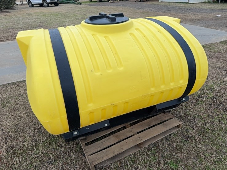 400-gallon-elliptical-tank-with-metal-straps-￼-image-20