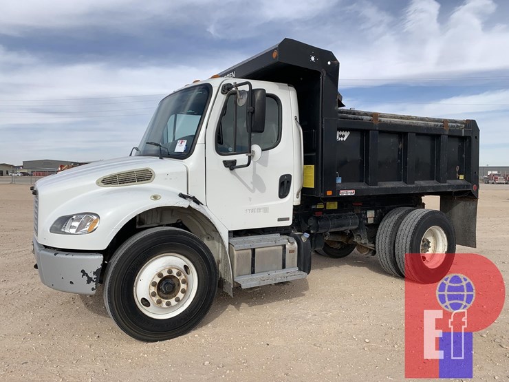 2011-freightliner-m2-106-image-1