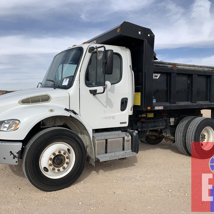 2011 FREIGHTLINER M2 106