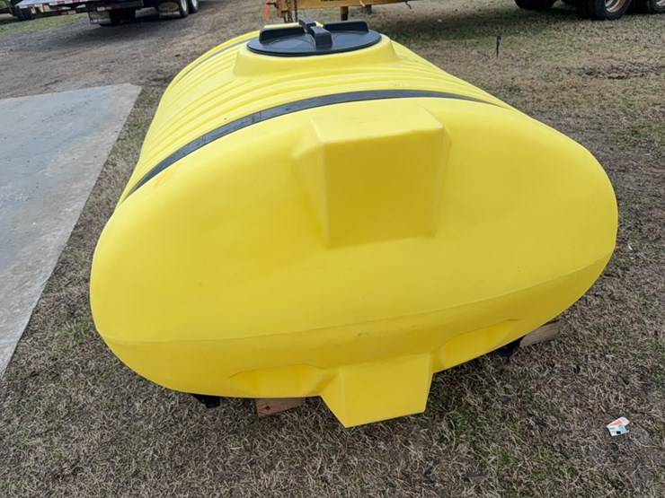 400-gallon-elliptical-tank-with-metal-straps-￼-image-13