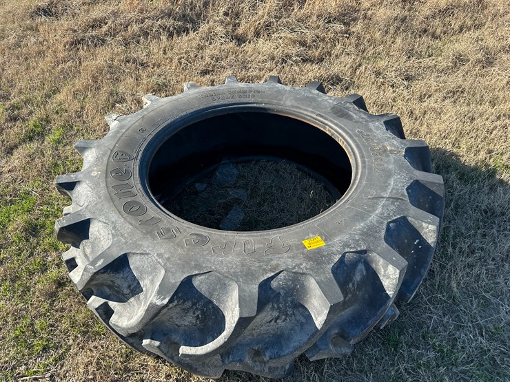 #35291-•-firestone-520/85r42-tractor-tire-image-1