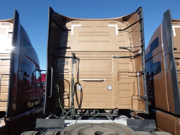 2022-volvo-vnl-760-image-10