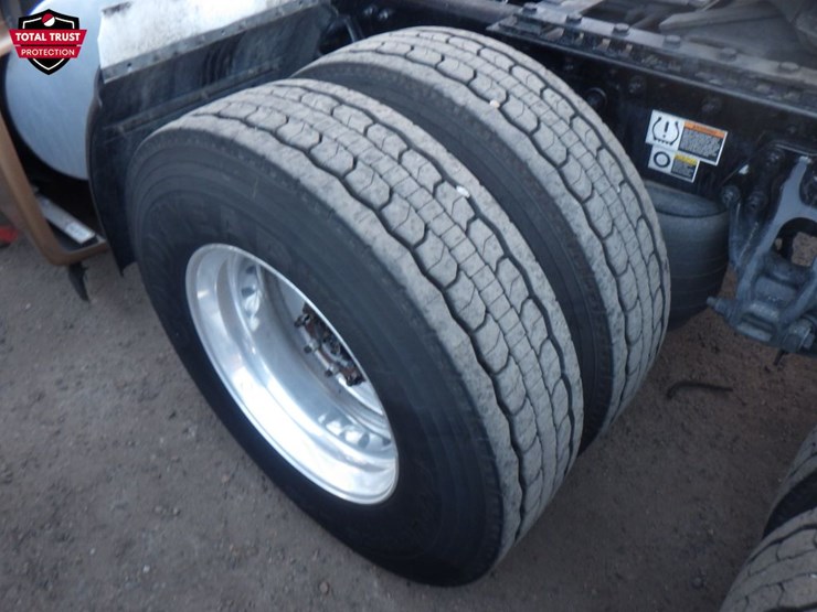 2022-kenworth-t680-image-13