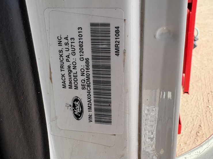 2013-mack-granite-gu713-image-22