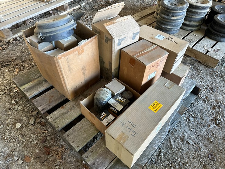 #35876-•-lot-of-filters-and-alternator-image-2