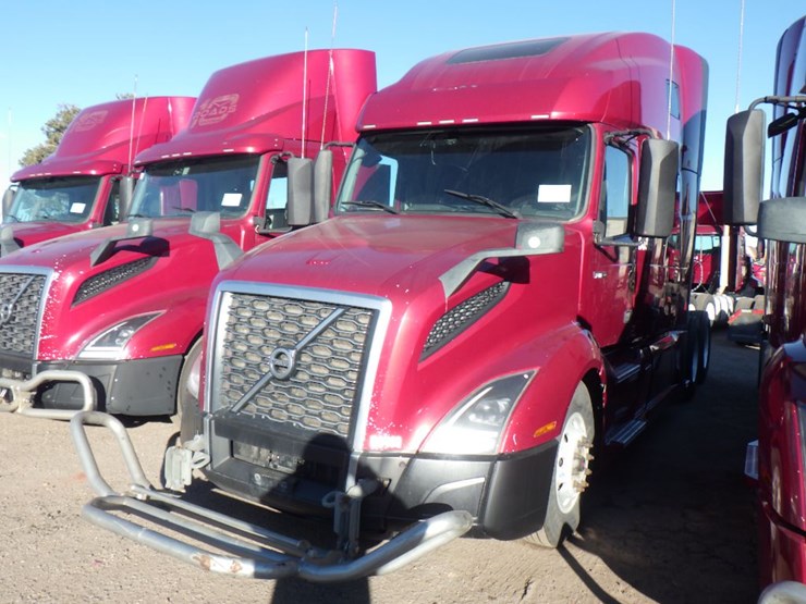 2020-volvo-vnl-760-image-1