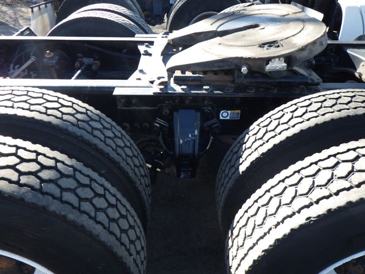 2016-kenworth-t680-image-8