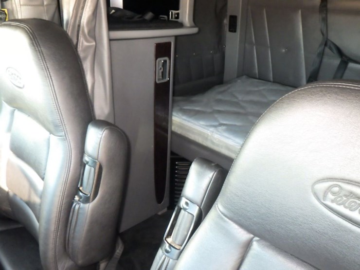 2023-peterbilt-389-image-26