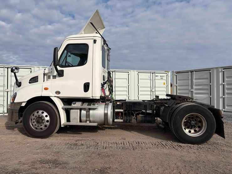 2019-freightliner-cascadia-single-axle-road-tractor-image-6