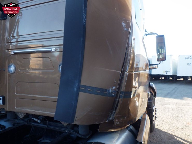 2023-volvo-vnl-760-image-11