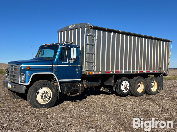 1983-international-f1954-tri/a-grain-truck-image-1