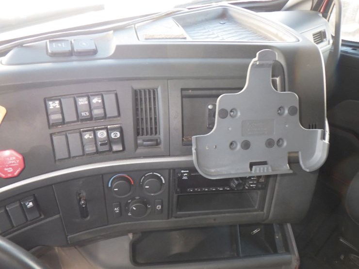 2020-volvo-vnl-760-image-22