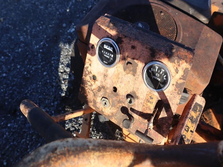 3-wheel-skag-riding-mower-non-running-image-13