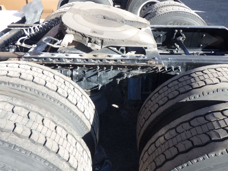 2022-volvo-vnl-760-image-15