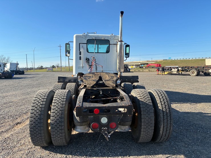 2007-freightliner-columbia-120-image-5