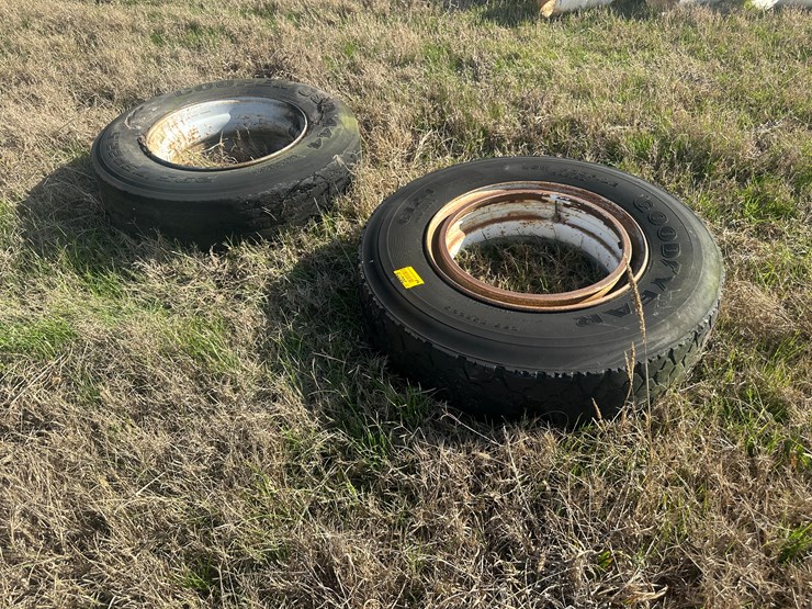 #36278-•-lot-of-(2)-295/75r22.5-tires-&-rims-image-1