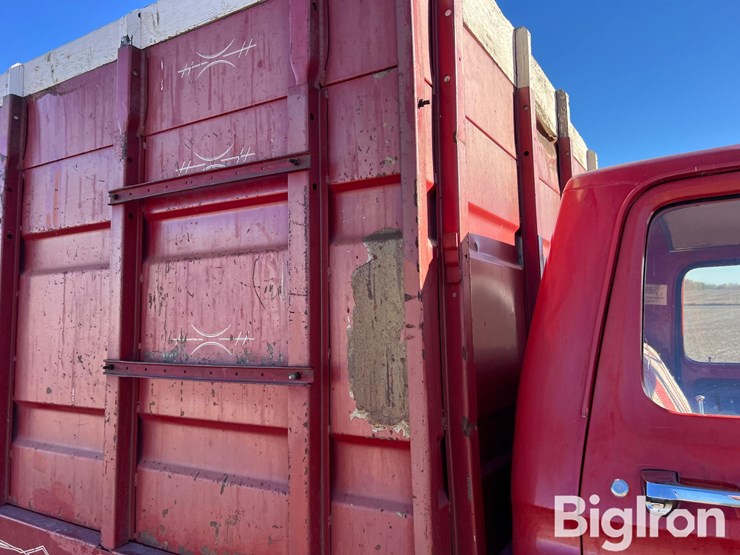 1975-ford-f700-image-19