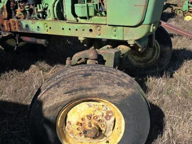 john-deere-3010-image-5