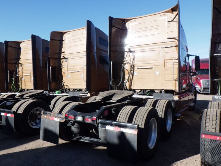 2022-volvo-vnl-760-image-10