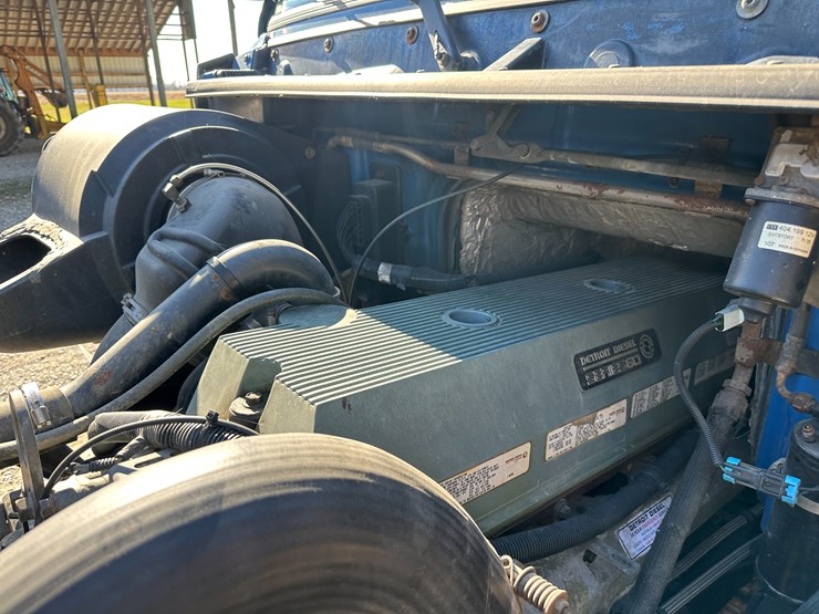 1998-volvo-vn-image-46