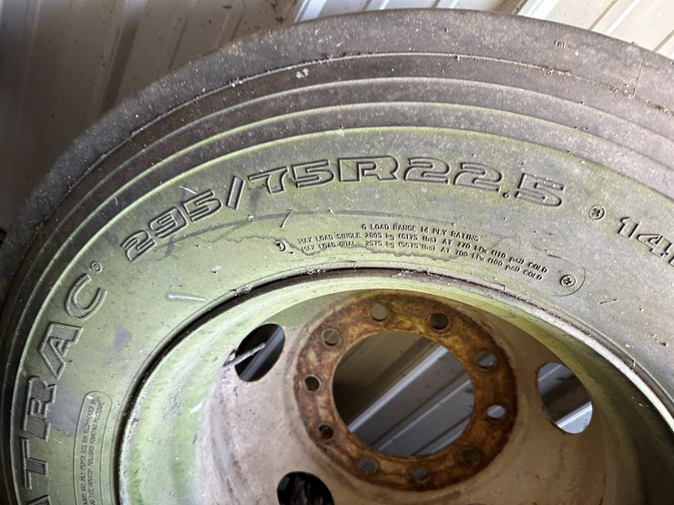 #35096-•-lot-of-(2)-dynatrac-295/75r22.5-tires-w/rims-image-8
