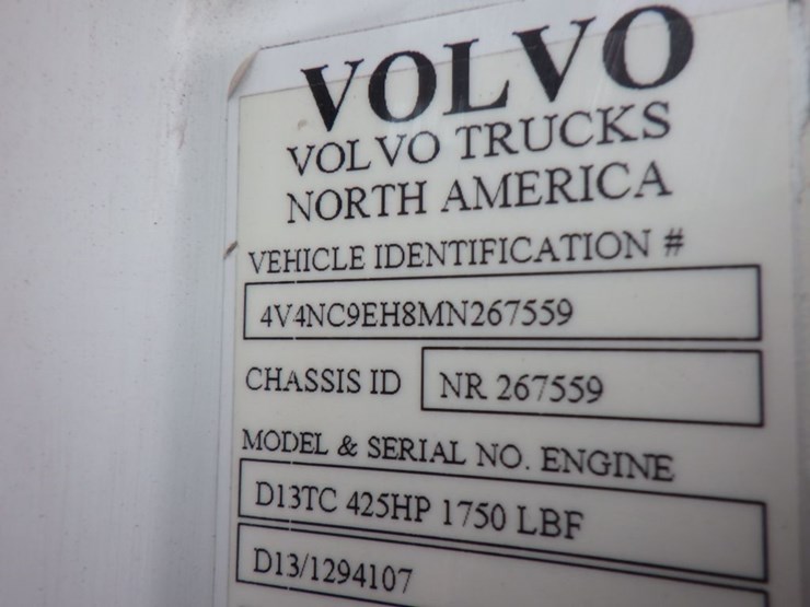 2021-volvo-vnl-860-image-25