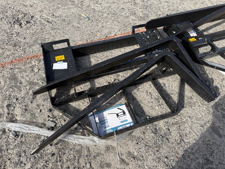 #22766-•-unused-mower-king-sa-48"-skid-steer-forks-image-4