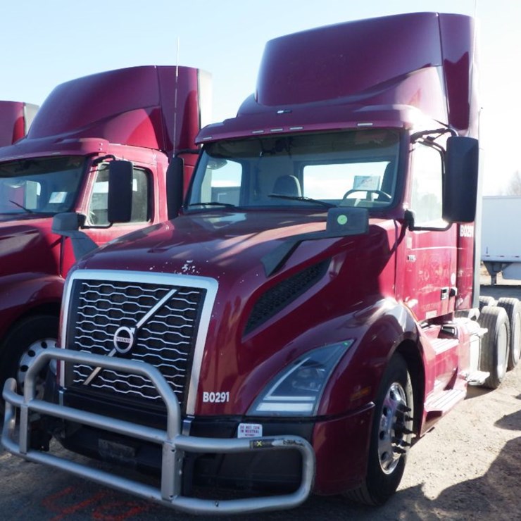 2021 VOLVO VNL 300