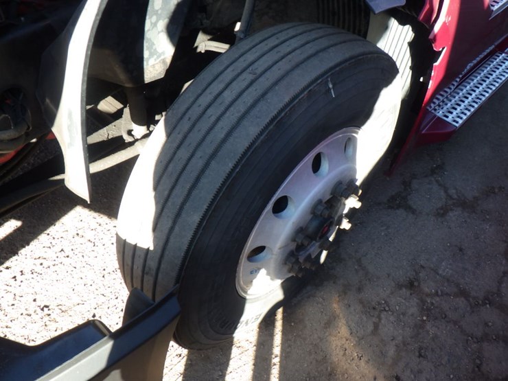 2020-volvo-vnl-760-image-24