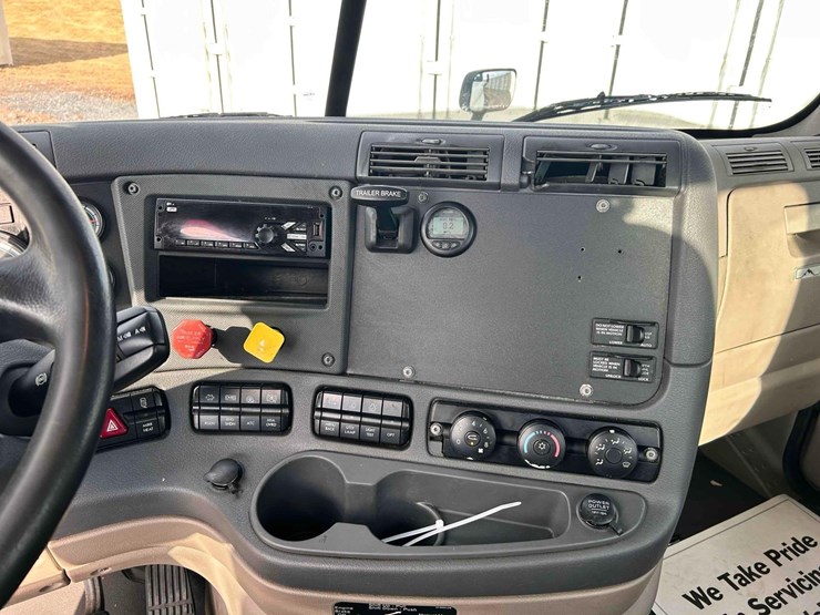 2020-freightliner-cascadia-single-axle-road-tractor-image-23