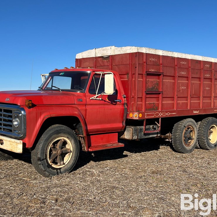 1975 FORD F700