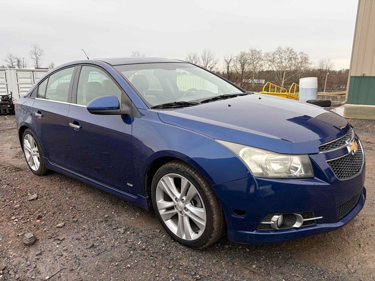 2012-chevrolet-cruze-rs-image-3