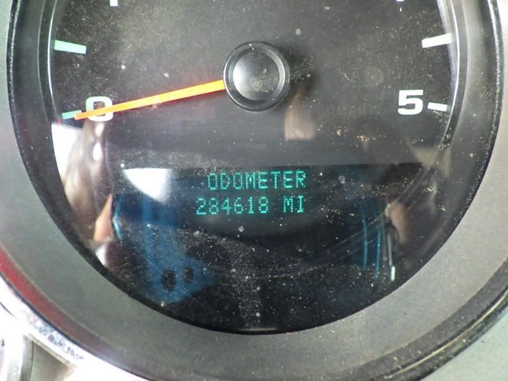 2012-chevrolet-3500-image-25