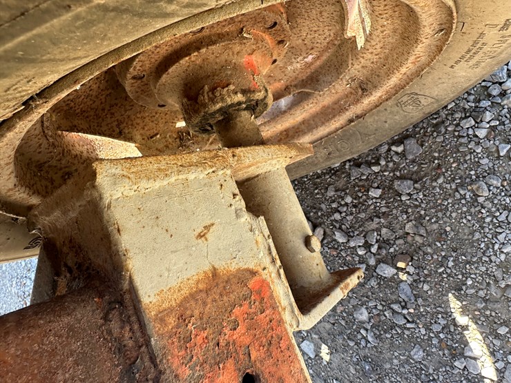 #35811-•-22'-header-wagon-image-13