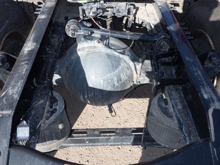 2021-volvo-vnl-300-image-14