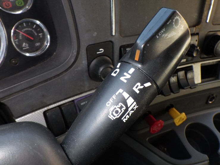 2022-kenworth-t680-image-23