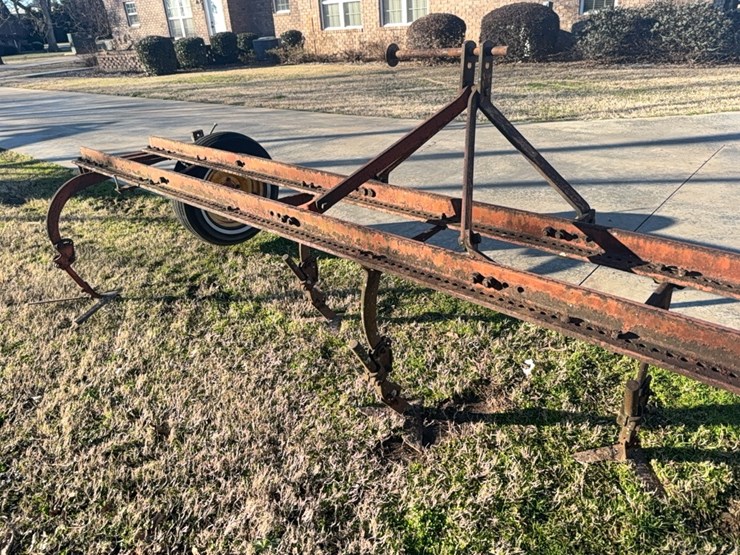 pittsburgh-4-row-cultivator-with-gauge-wheels-image-14