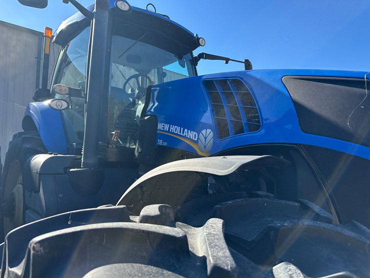 2014-new-holland-t8.330-image-41