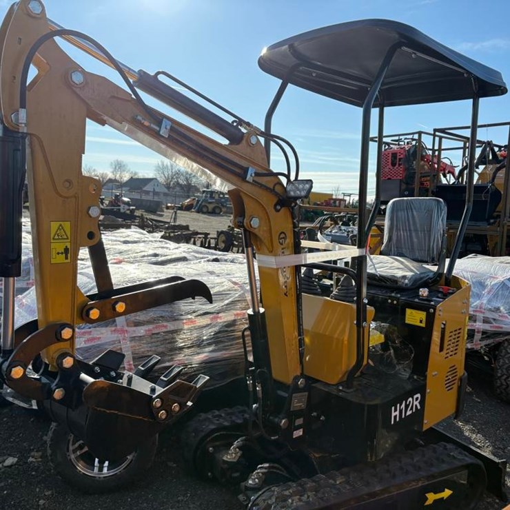 AGT H12R Mini Excavator