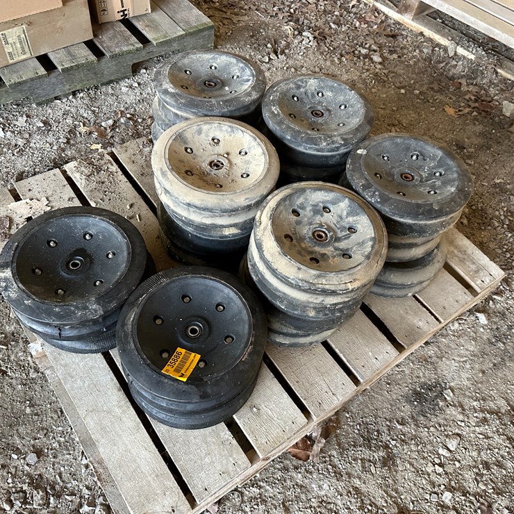 #35886 • Lot of Planter Wheels