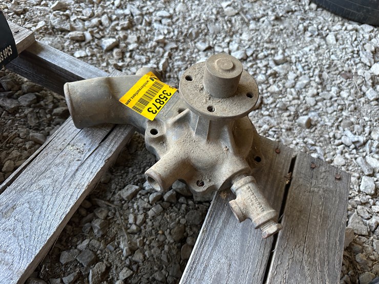 #35873-•-water-pump-for-allis-chalimers-power-unit-image-2