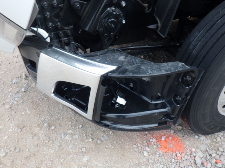 2022-volvo-vnl-860-image-28